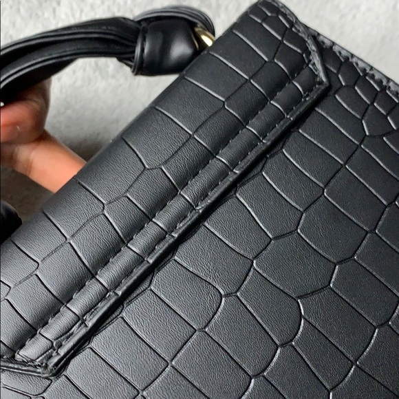 Boehemian knotted handle cross body bag - Picture 11 of 16